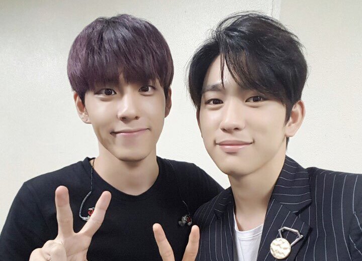 GOT7's Jinyoung Surprises DAY6's Wonpil By Calling During A Live Broadcast