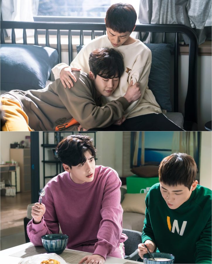 Lee Jong Suk y Shin Jae Ha muestran su amor fraternal en nuevas imágenes para“While You Were