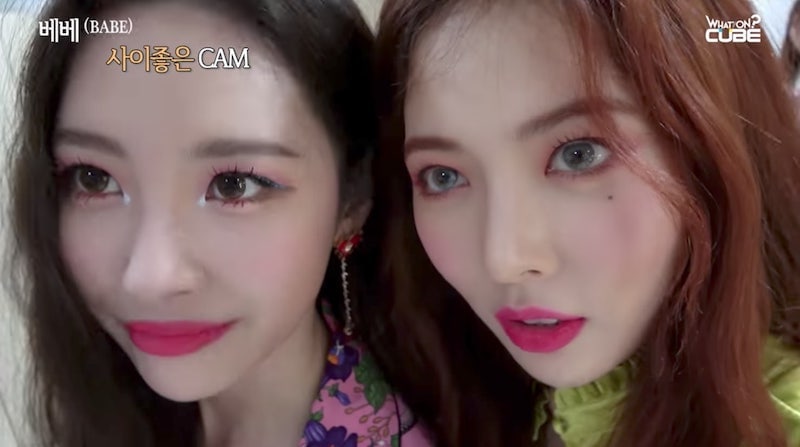 Watch: Close Friends Sunmi And HyunA Have Fun Hanging Out Backstage