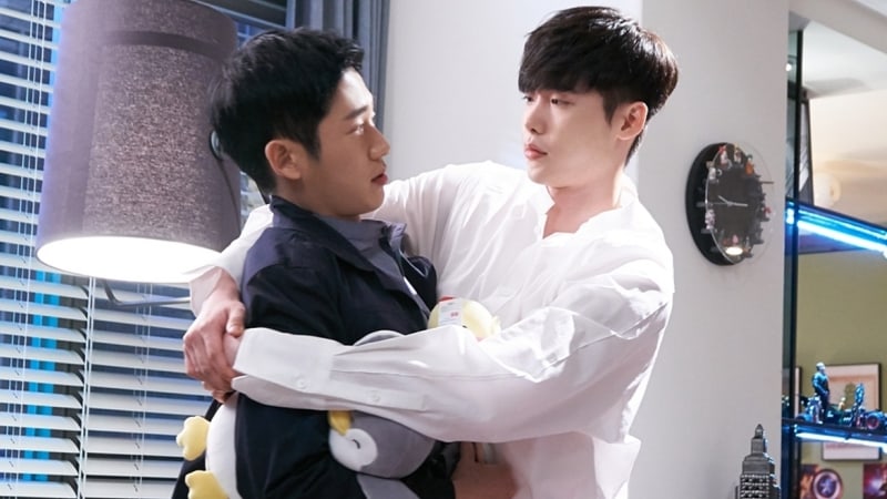 Lee Jong Suk, Suzy, And Jung Hae In Get Closer In New 'While You Were Sleeping' Stills