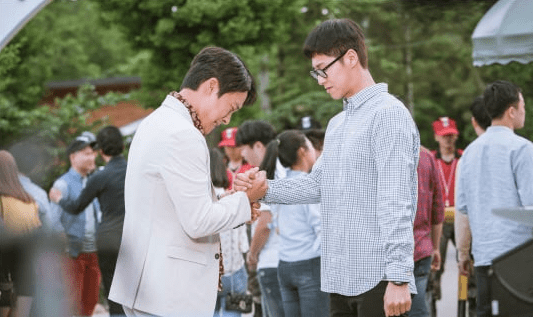'Melo Holic' Teases Strong Bromance Between TVXQ's Yunho And Choi Dae Chul In New Stills