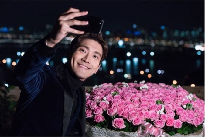 'Revolutionary Love' Releases Stills Of Choi Siwon Preparing Romantic Event
