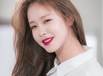 Kyung Soo Jin Demonstrates Her Split Personality In New Stills For