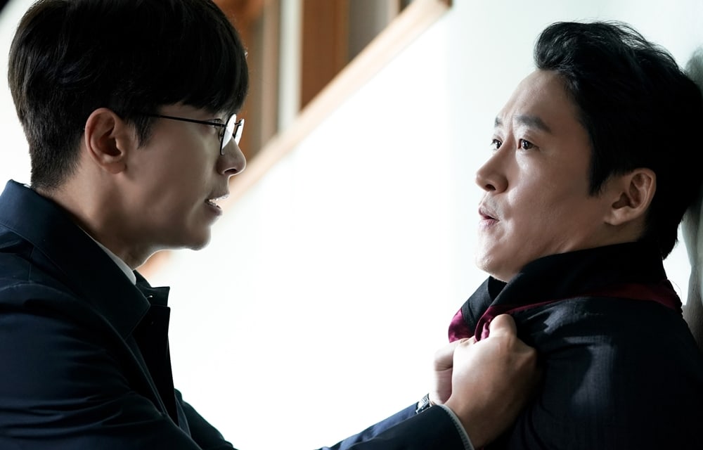 New Stills Of 'Witch's Court' Hints At The Story Of Yoon Hyun Min's Past