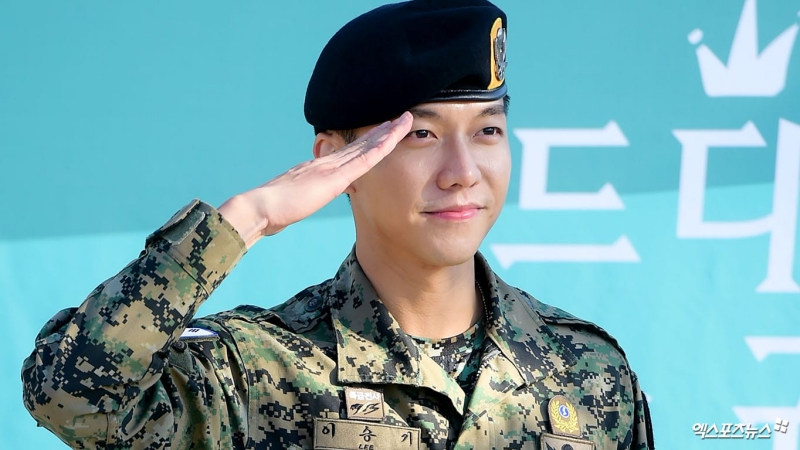 Lee Seung Gi Writes Heartfelt Letter To Fans About Struggles And Determination During Military Service