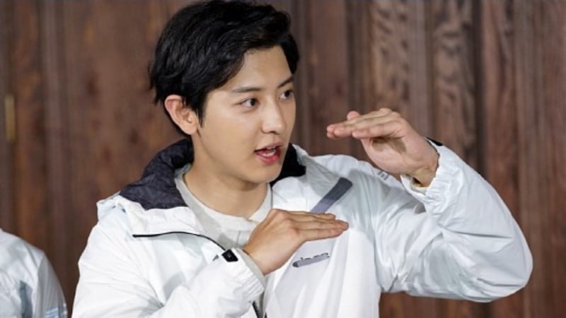 EXO's Chanyeol Is The Master Of Games In New Stills For 'Master Key'