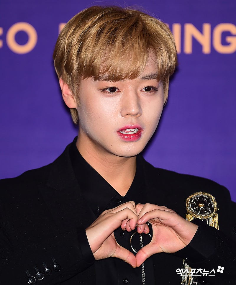 Wanna One's Park Ji Hoon Shares Thoughts On Getting Accepted Into College