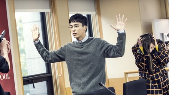 Yeon Woo Jin And BESTie's Haeryung Fear For Their Lives In New 'Judge vs. Judge' Stills