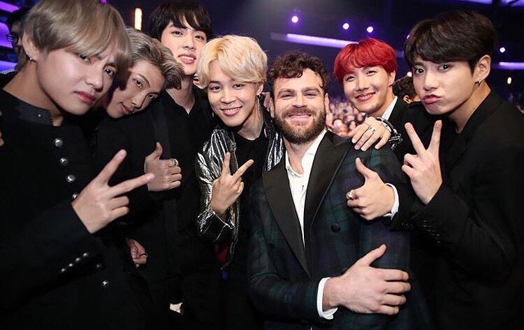 BTS Meets Up With Various Stars At 2017 AMAs