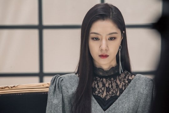 Seo Ji Hye Transforms Into An Elegant Femme Fatale In 'Black Knight' Stills