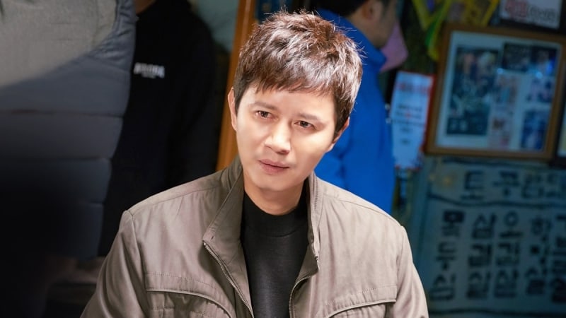 Kim Min Jong Is A Mysterious Link Between Jo Jung Suk And Hyeri In New 'Two Cops' Stills