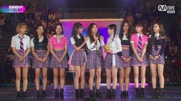 TWICE Wins Song Of The Year Award For 2nd Year In A Row At 2017 Mnet Asian Music Awards (MAMA)
