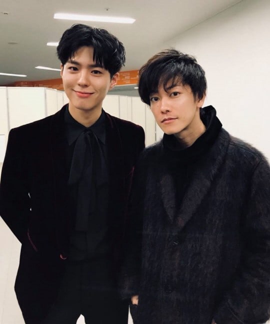 Park Bo Gum Snaps Photo With Satoh Takeru At 2017 MAMA In Japan