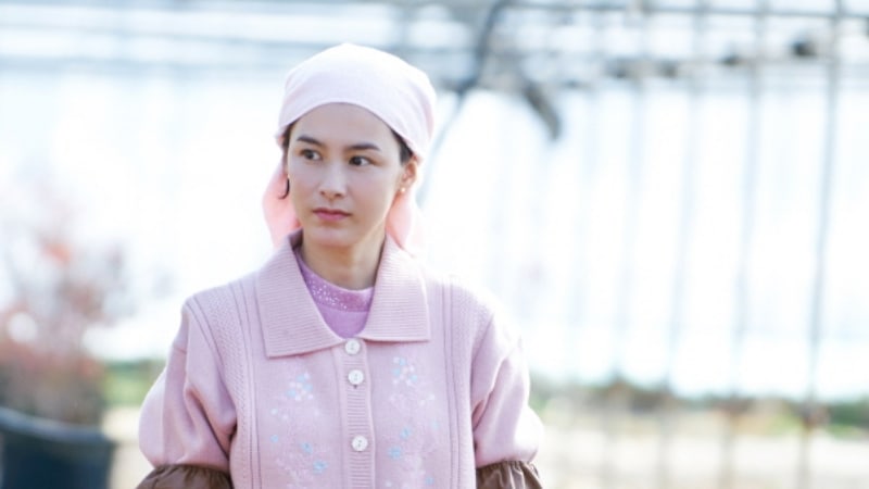 Kang Hye Jung Is Ready To Get Down To Work In New Stills For 'Jugglers'