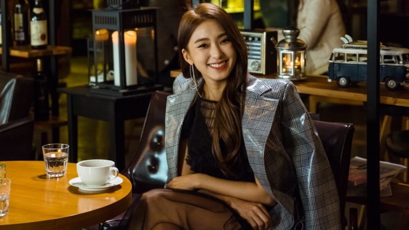 Bora Transforms Into A Sexy Diva In New Stills For 'Hwayugi'