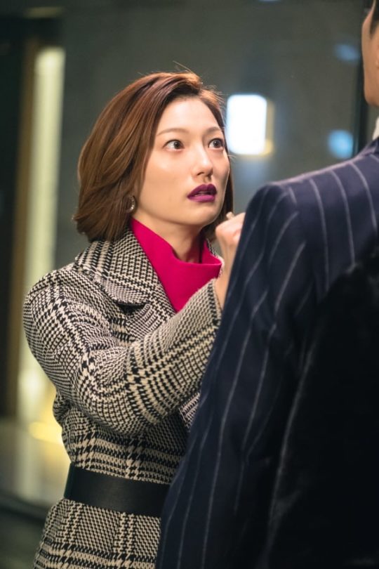 Lee El Transforms Into A Charismatic Cocktail Bar Owner In “Hwayugi