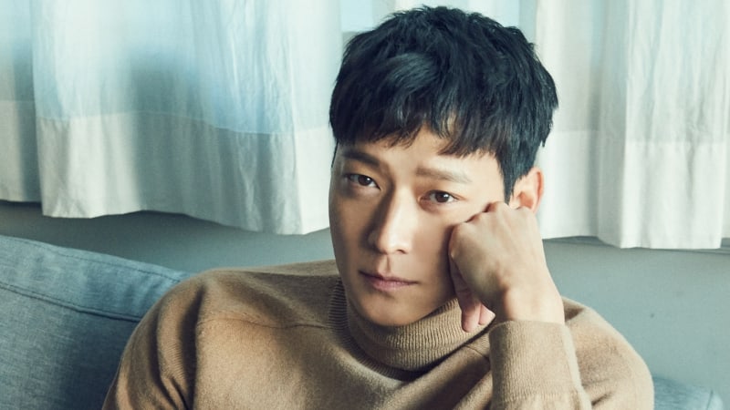 Kang Dong Won Talks About Running For Over 150 Hours While Filming New Movie