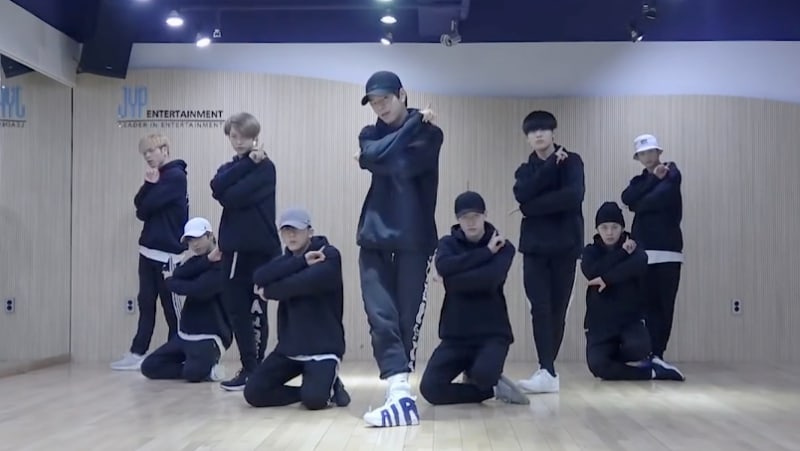 Watch: Stray Kids Roar In Powerful Dance Practice Video For 'Grrr (Beware)'