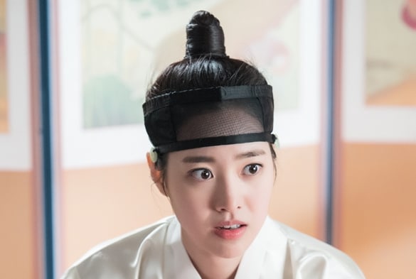 Jin Se Yeon Wakes Up Confused About Her Male Disguise In 