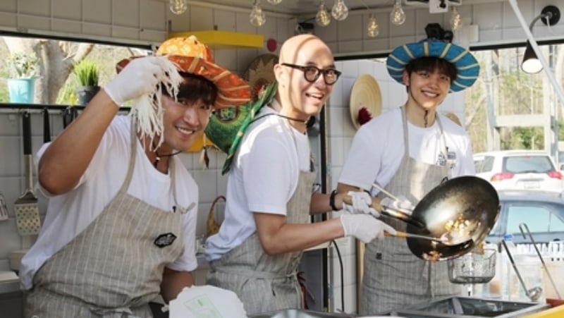 Shinhwa's Lee Min Woo, Hong Suk Chun, And Yeo Jin Goo Run Food Truck In Thailand For New Variety Show