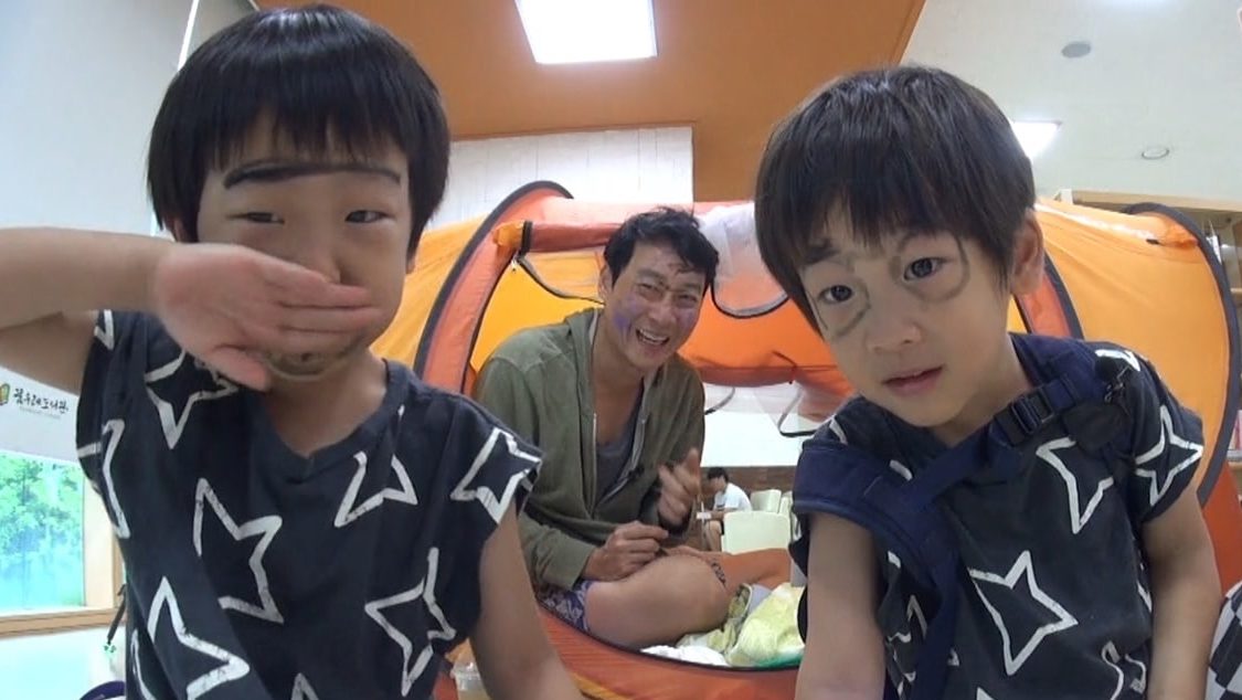 Lee Hwi Jae And Twin Sons Confirmed To Be Leaving 'The Return Of Superman'