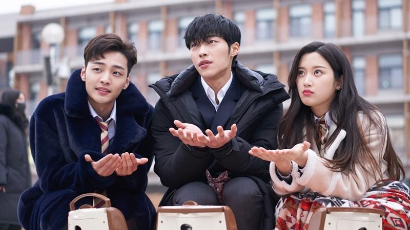 'Tempted' Trio Gets Sweet And Silly Behind The Scenes