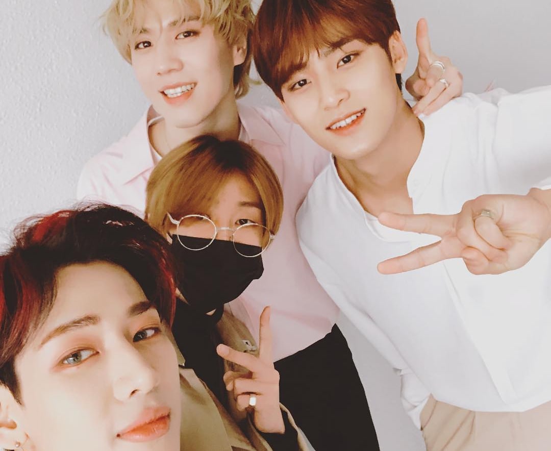 '97 Liners From GOT7 And SEVENTEEN Meet Up Backstage At 'Inkigayo'