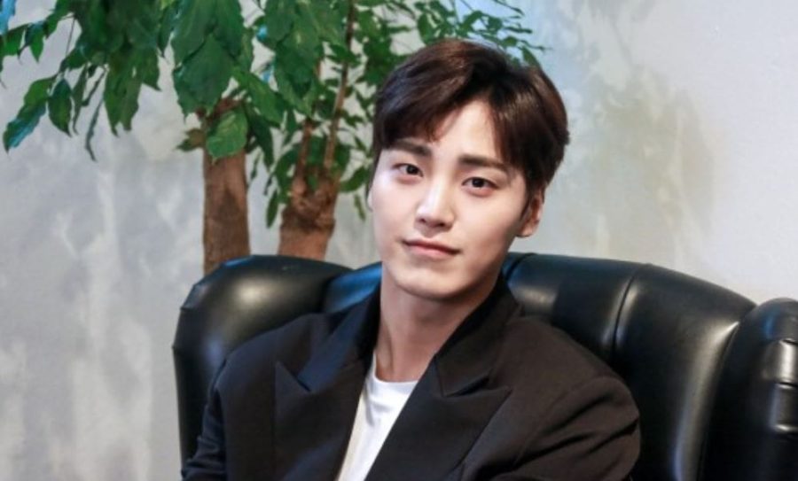 Lee Tae Hwan Talks About 5URPRISE Members And Former Co-Star Lee Jong Suk