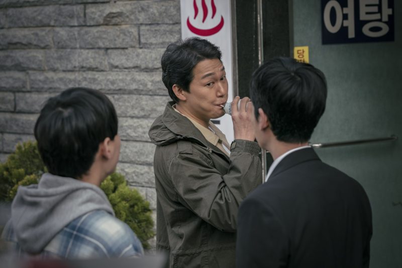 Park Sung Woong Transforms Into A Detective From The Past In “Life On