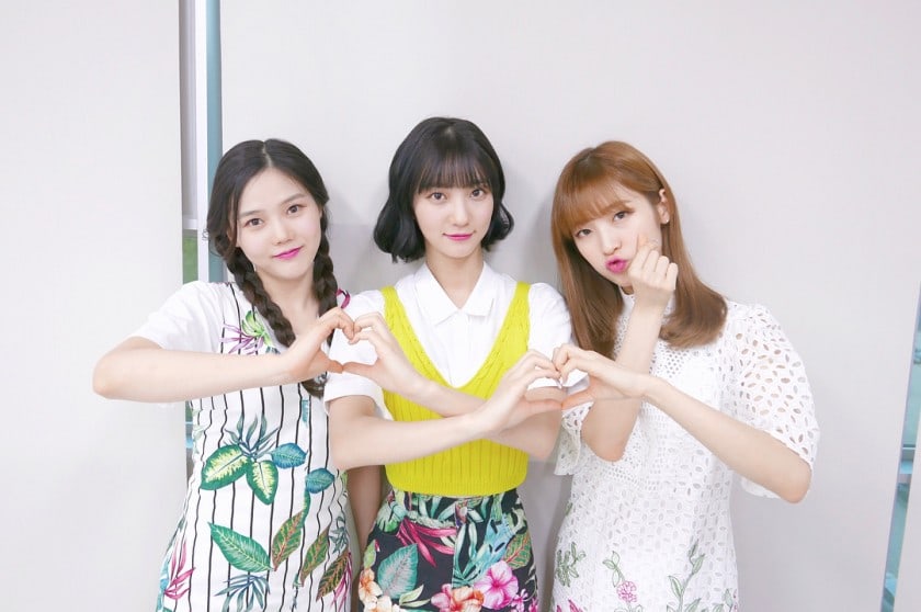OH MY GIRL BANHANA CD購入者限定当選品 Oh My Girl Banhana Album Banana Allergy Monkey Autographed