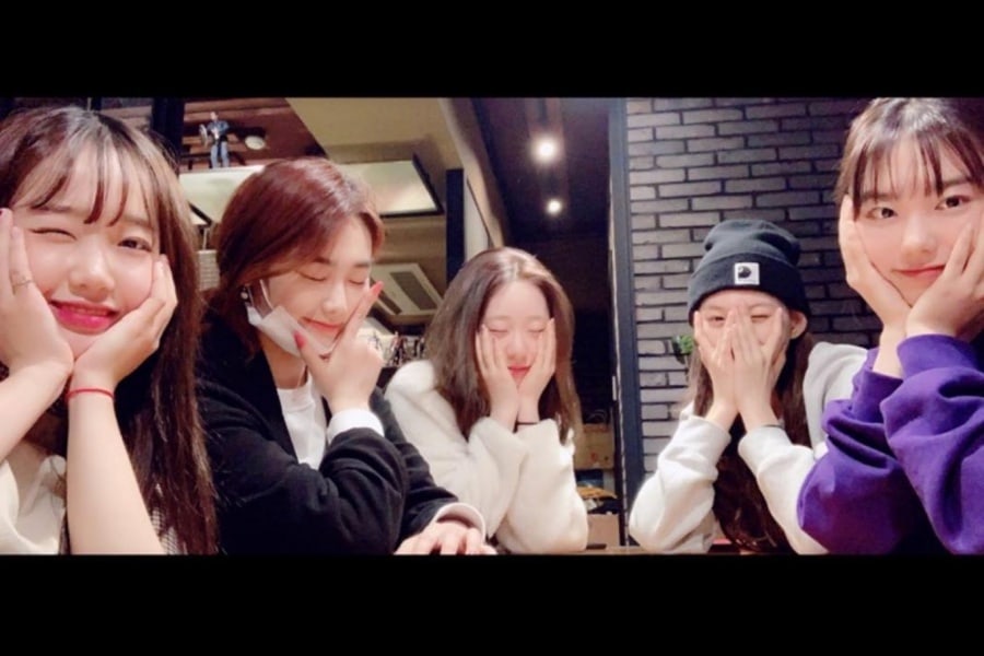 I.O.I's 99-Liners Have A Mini Reunion | Soompi