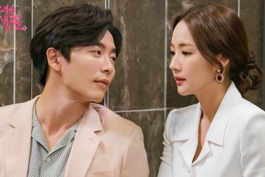 Kim jae Wook (kiri) Park Min Young (kanan)