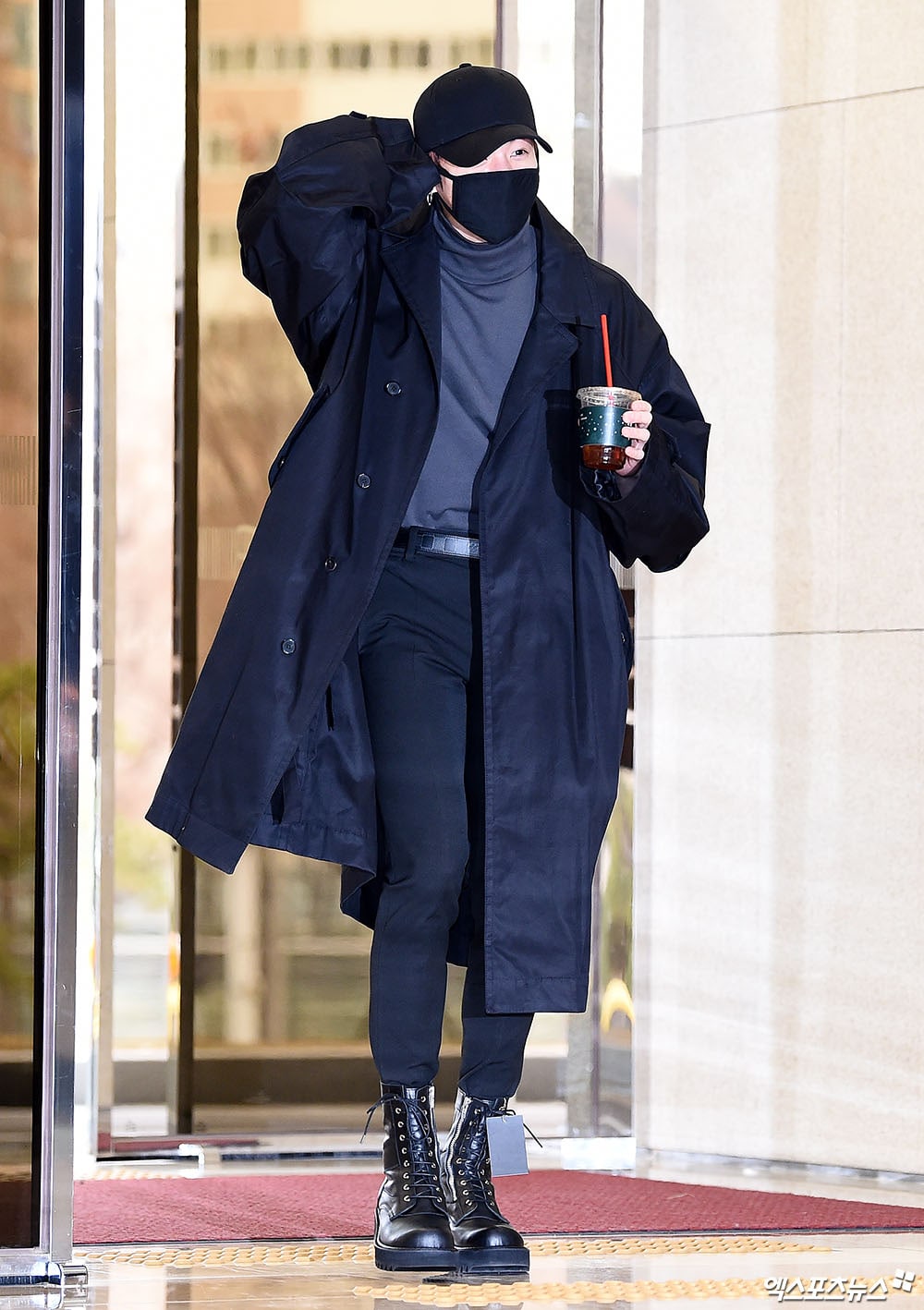 Jungkook Fashion Bts Jungkook S Top 3 Airport Outfits That Express Jungkook Fashion Bts Jungkook S Top 3 Airport Outfits That Express