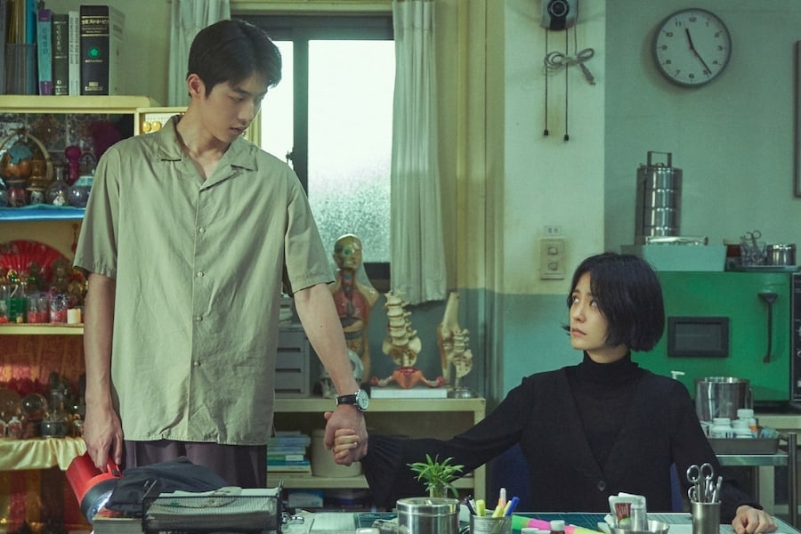Potret Nam Joo Hyuk dalam drama 'The School Nurse Files'