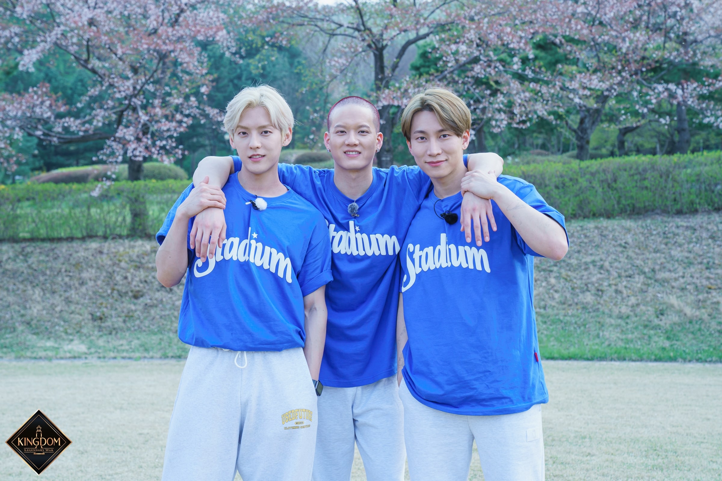 Minhyuk BTOB (kiri) saat tampil di Kingdom Mnet.