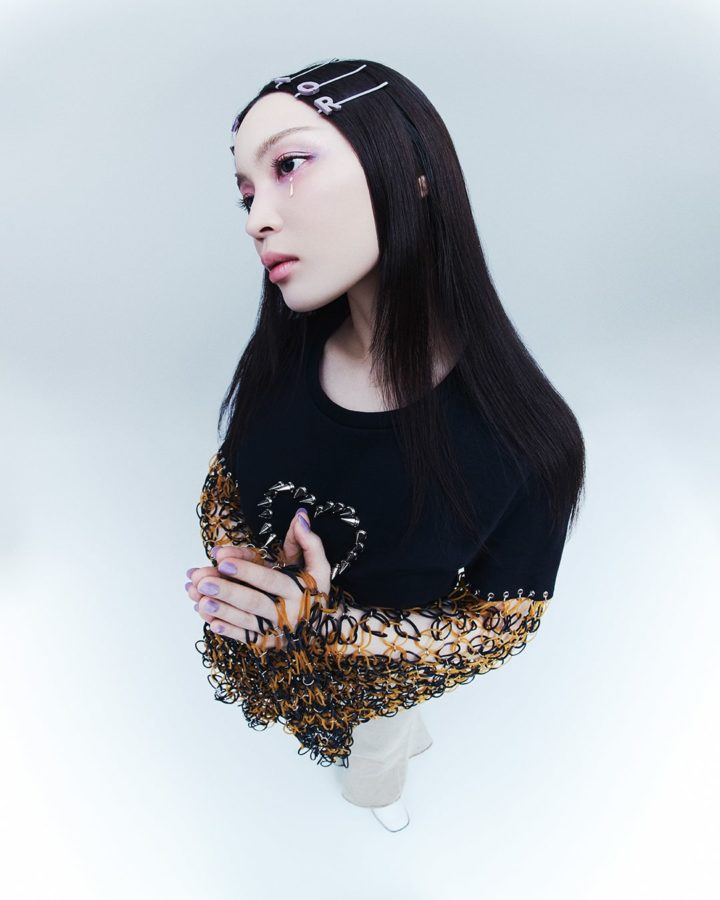 Lee Hi canta “Red Lipstick” en MV para tema de regreso con Yoon Mi Rae