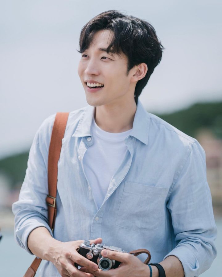 Lee Sang Yi A Passionate Variety Show PD For New Drama “Hometown ChaChaCha” Soompi