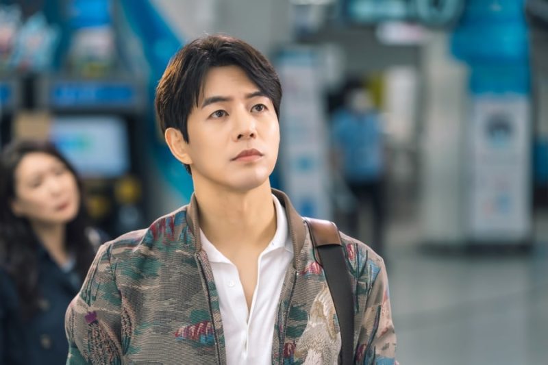 Lee Sang Yoon Is A Chaebol Born Under A Lucky Star In New Drama One The Woman Soompi
