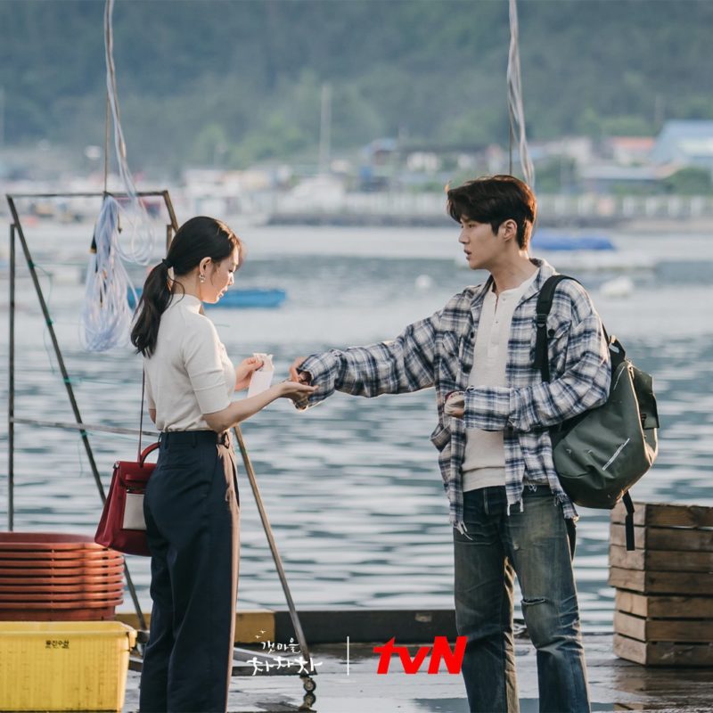 Shin Min Ah mantiene la guardia en torno a Kim Seon Ho en nuevo drama