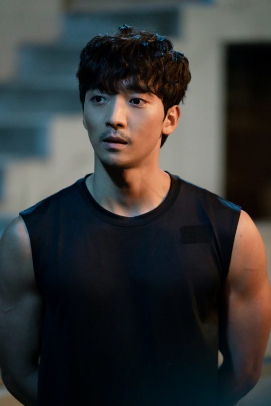 Yeonwoo And Hwang Hee Are An Ambitious Curator And SoftHearted