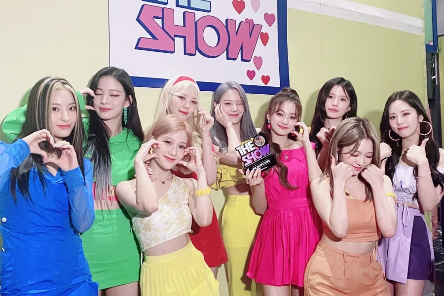 Watch: fromis_9 Takes Tearful 1st-Ever Win On “The Show” With “Talk