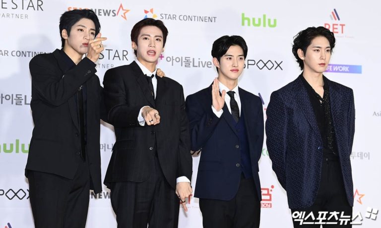 Stars Rock The Red Carpet For The 2021 Asia Artist Awards | Soompi