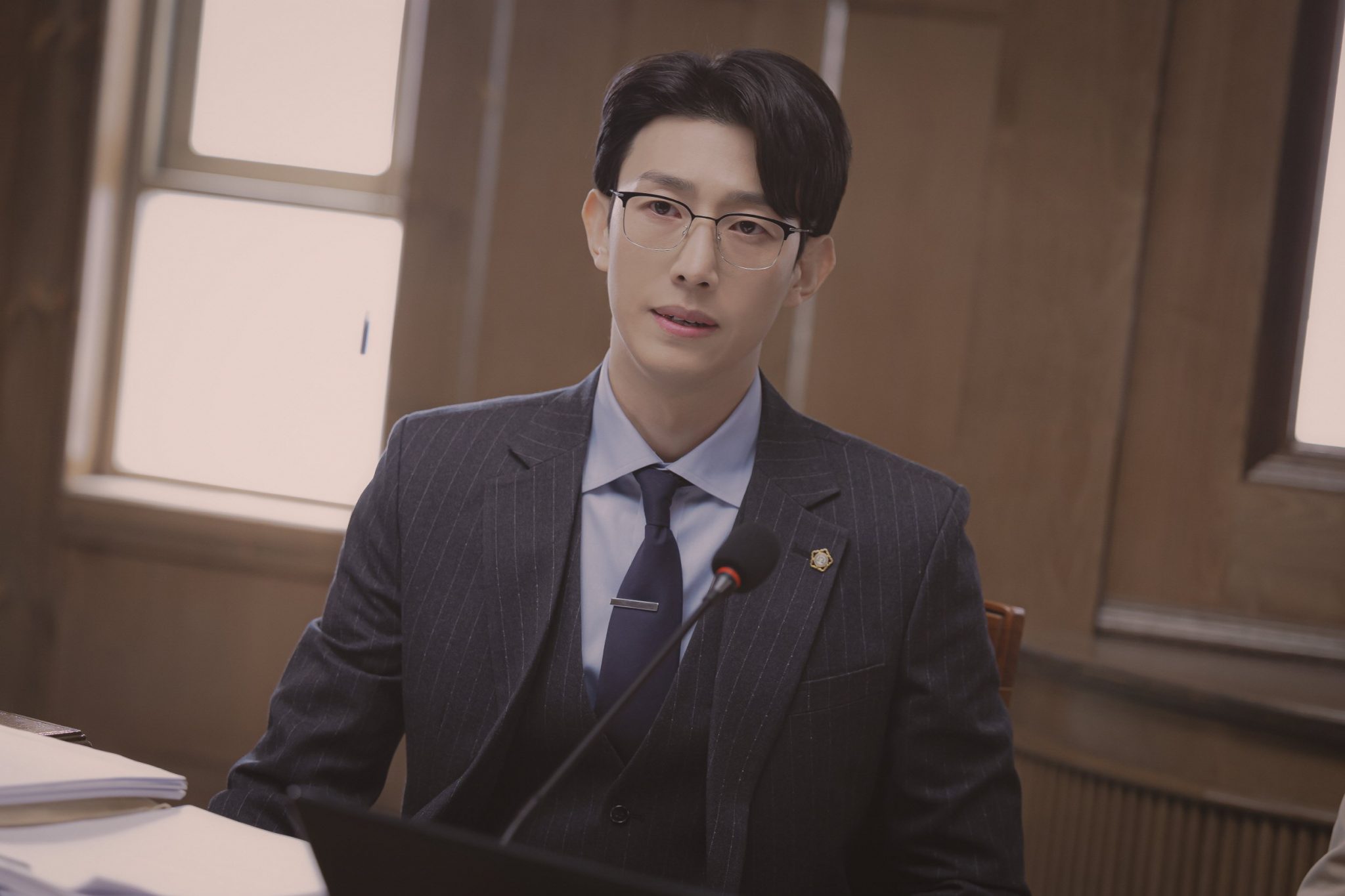 Kang Ki Young sebagai Jung Myung Seok dalam drama Korea terbaru Extraordinary Attorney Woo.