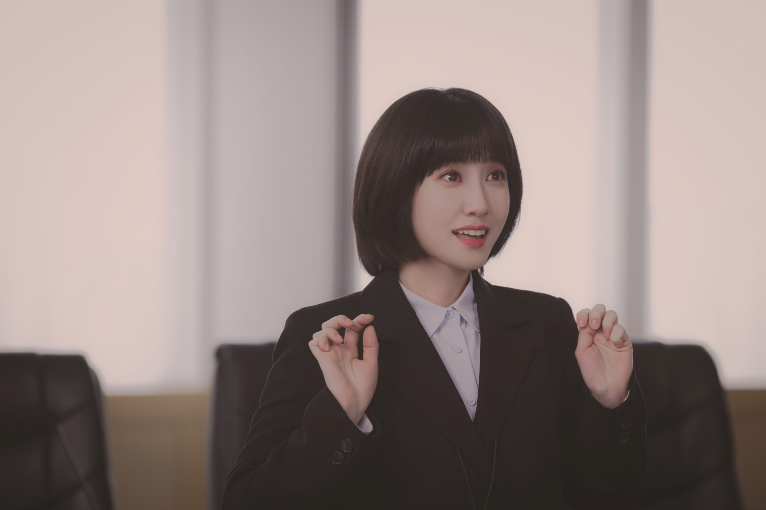 “Extraordinary Attorney Woo” Shares Unreleased Couple Stills Of Park