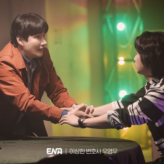 Kang Tae Oh Can't Hide His Grin When He Sees Park Eun Bin In