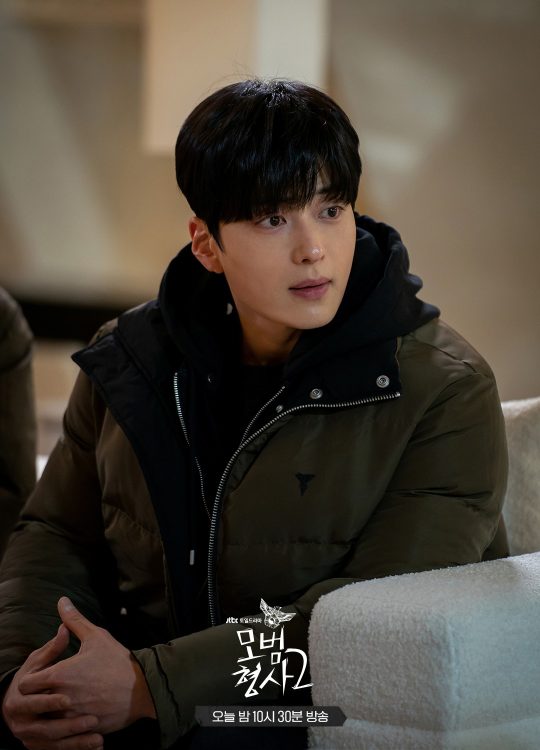 Son Hyun Joo And Jang Seung Jo Keep A Wary Eye On The Grieving Kim Hyo