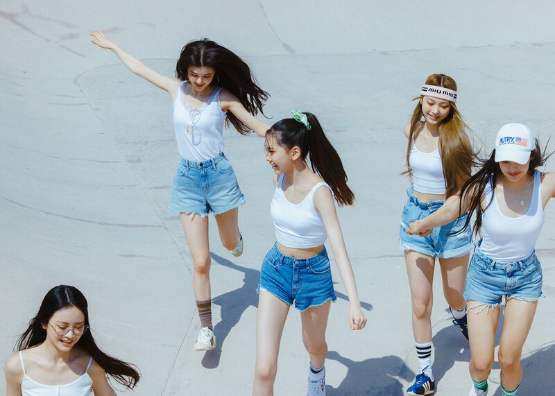 6 Style Trends That NewJeans Is Bringing Back With A Fresh Take | Soompi