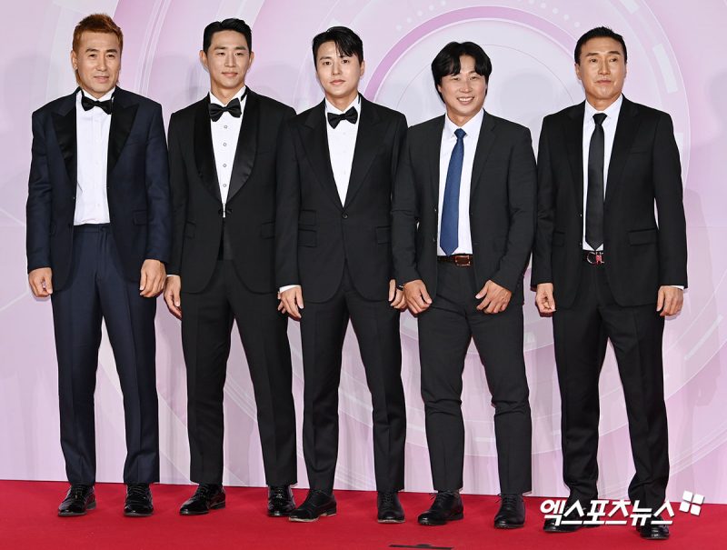 Stars Hit The Red Carpet At The 2022 SBS Entertainment Awards Soompi