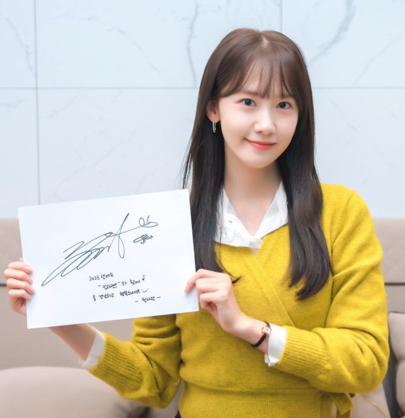 Mira YoonA y Lee Junho están creando anticipación para su próximo drama King The Land con Mira YoonA y Lee Junho están creando anticipación para su próximo drama King The Land con