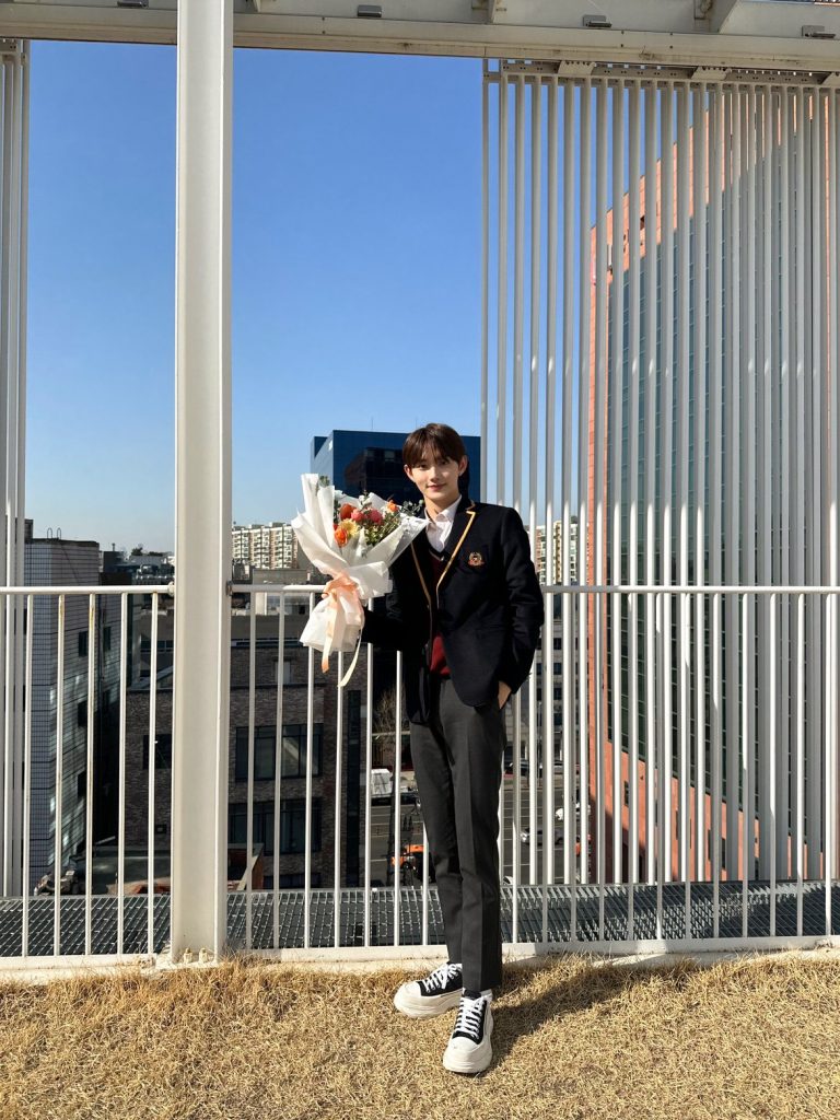 Stars Celebrate Their Middle School And High School Graduations Soompi